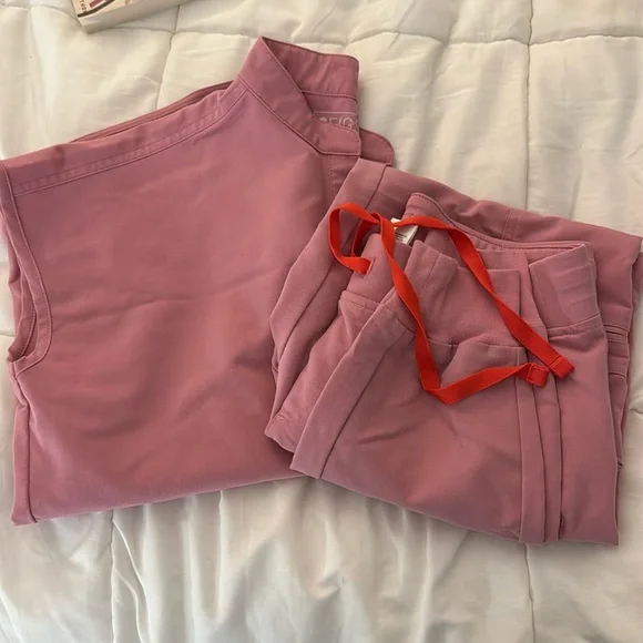 Pink figs scrub set - Picture 1 of 3